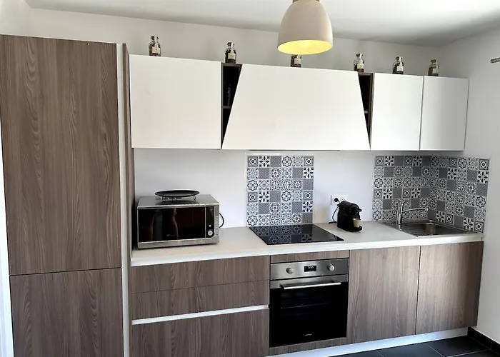 9d - Corse Apartment